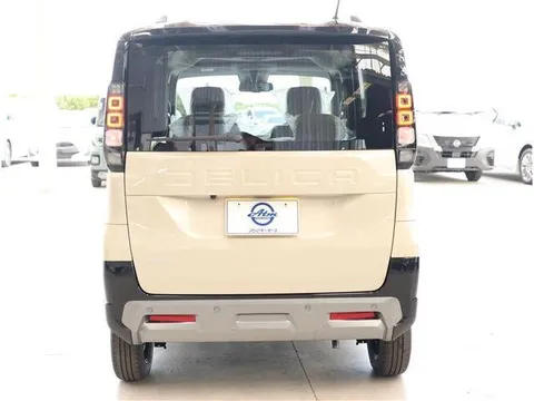 Mitsubishi Delica Mini