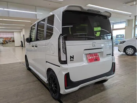Honda N-BOX Custom