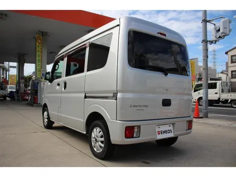Mitsubishi Minicab Van