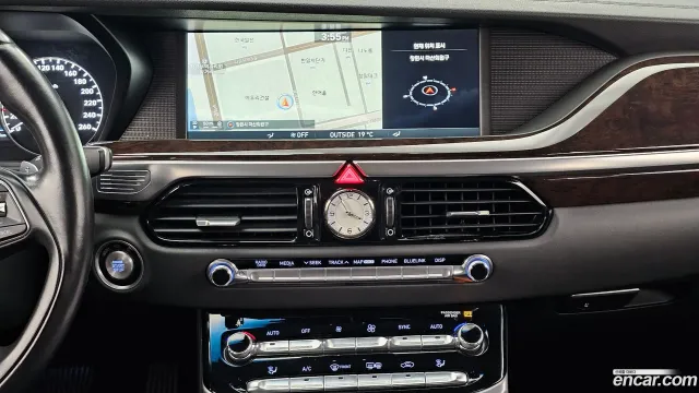 Genesis G90 (EQ900)