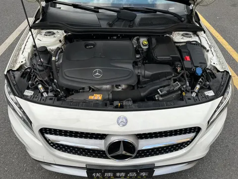 Mercedes-Benz Mercedes-Benz GLA