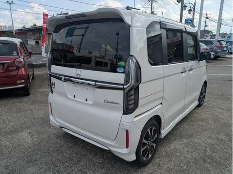 Honda N-BOX Custom