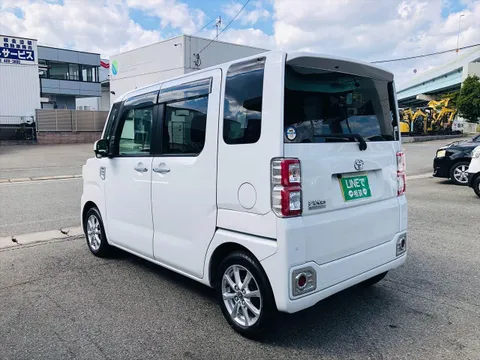 Toyota Pixis Mega