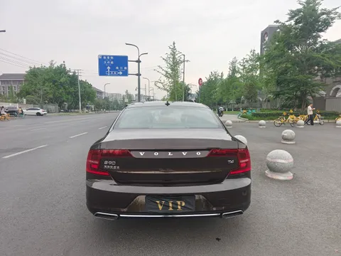Volvo S90
