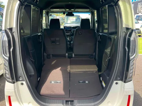 Honda N-BOX Custom