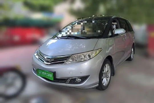 BYD M6