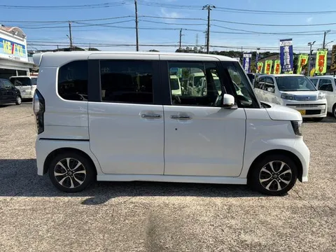 Honda N-BOX Custom