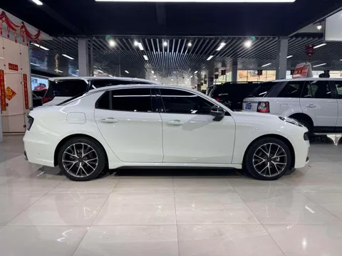 Lynk & Co 03