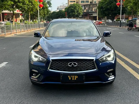 Infiniti Q50L
