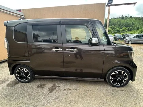 Honda N-BOX Custom