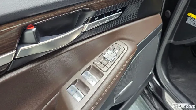 Genesis G90 (EQ900)