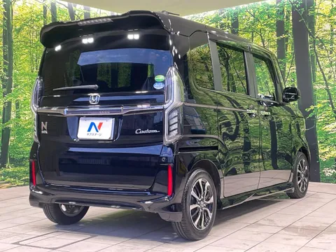 Honda N-BOX Custom