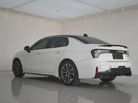 Lynk & Co 03