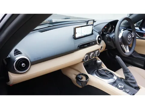 Mazda MX-5 (Roadster)