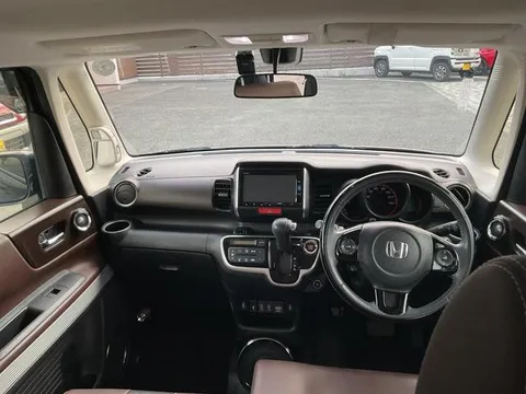 Honda N-BOX Slash