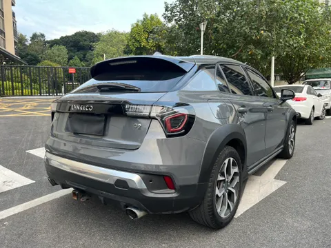 Lynk & Co 02