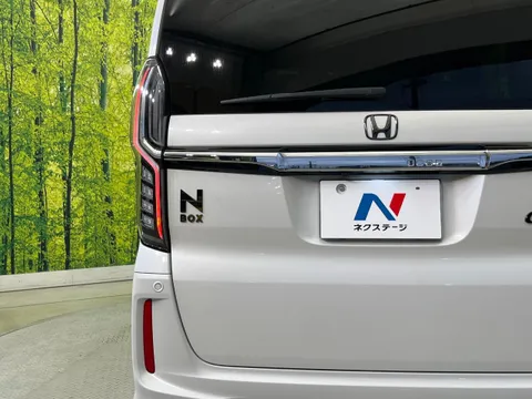 Honda N-BOX Custom