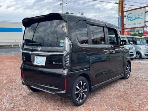 Honda N-BOX Custom