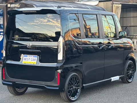 Honda N-BOX Custom