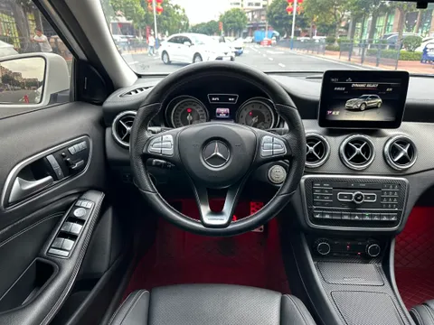 Mercedes-Benz Mercedes-Benz GLA