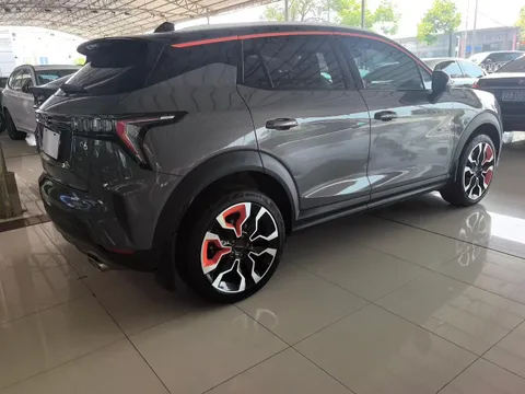 Lynk & Co 06