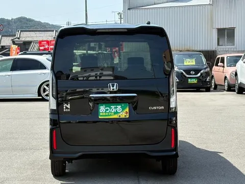 Honda N-BOX Custom