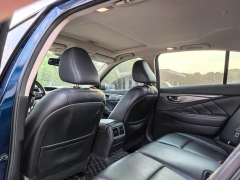 Infiniti Q50L