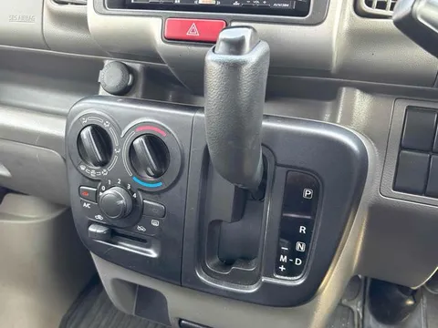 Mitsubishi Minicab Van