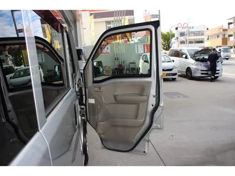Mitsubishi Minicab Van