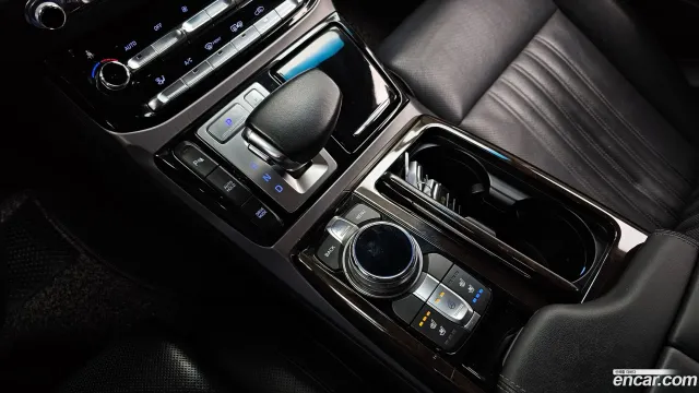 Genesis G90 (EQ900)