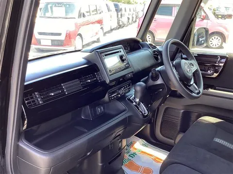 Honda N-BOX Custom