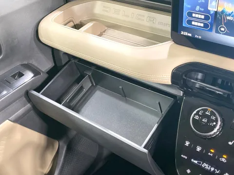 Mitsubishi Delica Mini