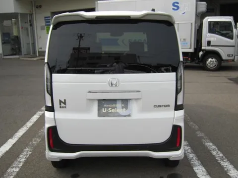 Honda N-BOX Custom
