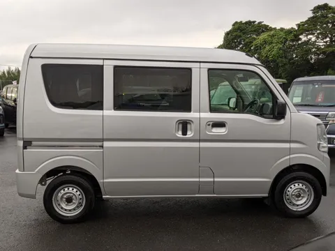 Nissan Clipper Van
