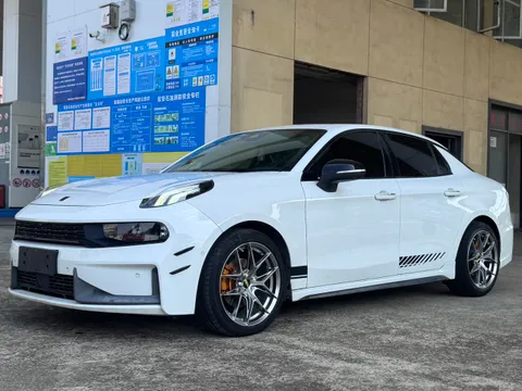Lynk & Co 03