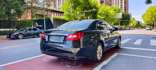 Hongqi H7