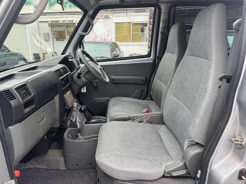 Nissan Clipper Van