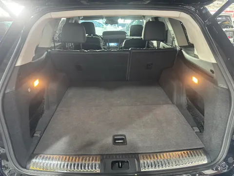 Hongqi HS7