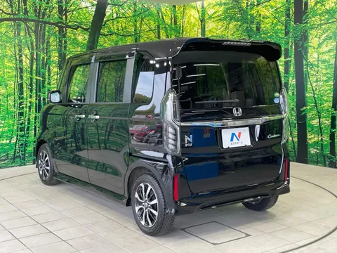Honda N-BOX Custom