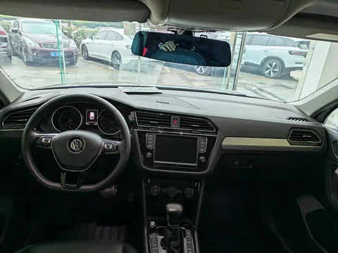 Volkswagen Tiguan L