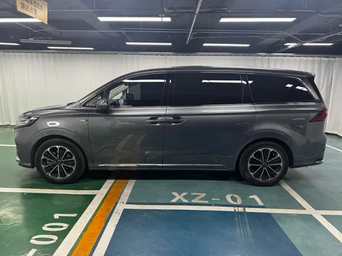 Roewe iMAX8