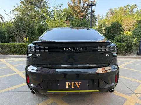 Lynk & Co 05
