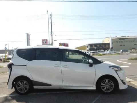 Toyota Sienta