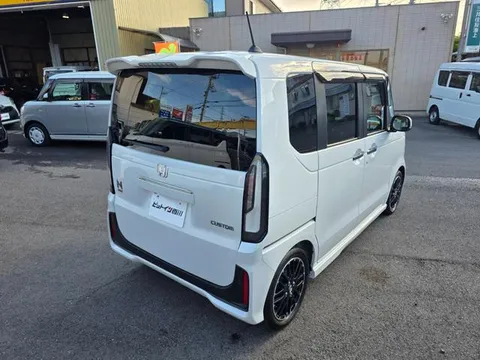 Honda N-BOX Custom