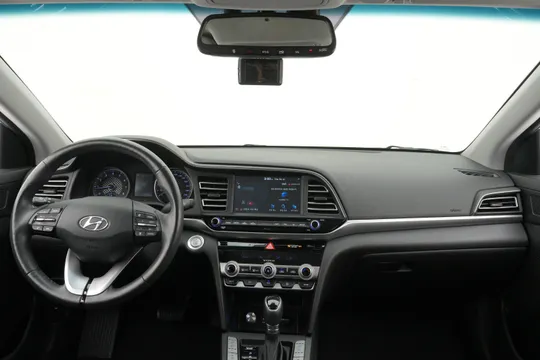 Hyundai Elantra (Avante)