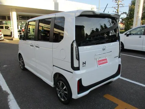 Honda N-BOX Custom
