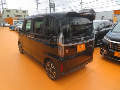 Honda N-BOX Custom