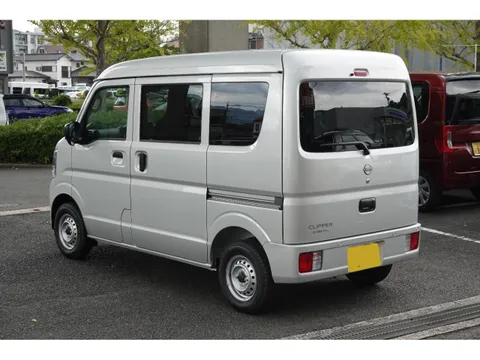 Nissan Clipper Van