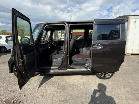 Honda N-BOX Custom