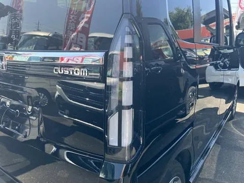 Honda N-BOX Custom